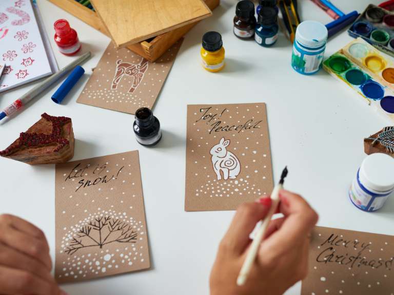 Weihnachtskarten gestalten: DIY-Ideen für persönliche Grüße