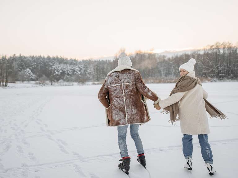 Weihnachtliche Outdoor-Aktivitäten: Winterabenteuer für die Familie