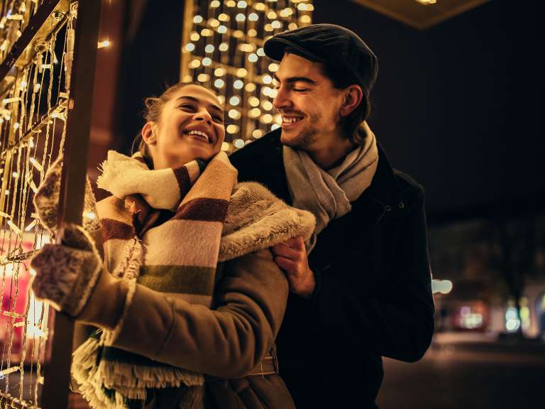 Weihnachtliche Date-Night Ideen für Verliebte
