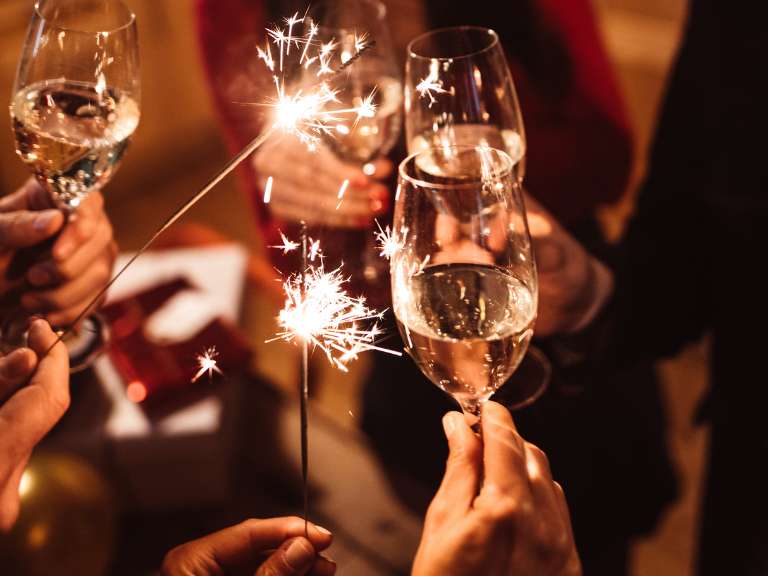 Silvester mit Freunden: Tipps für eine unvergessliche Party