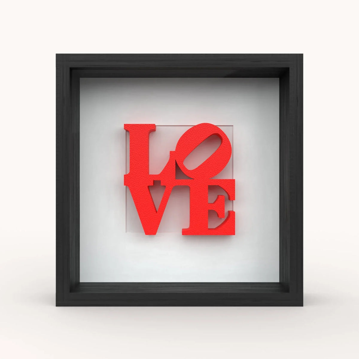 3D-LOVE-Bild in Rot im schwarzen Objektrahmen, Frontansicht auf hellem Hintergrund