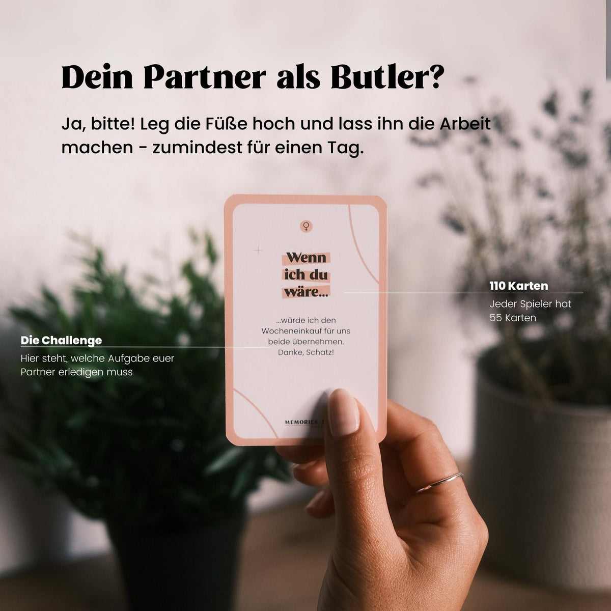 Hand hält eine Karte aus dem Paar-Kartenspiel „Wenn ich du wäre“ mit Beschriftung von Challenge und Kartenanzahl
